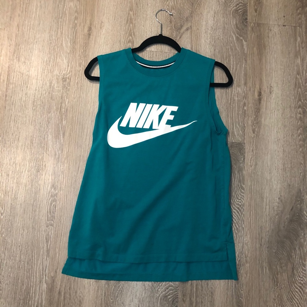 Nike tank